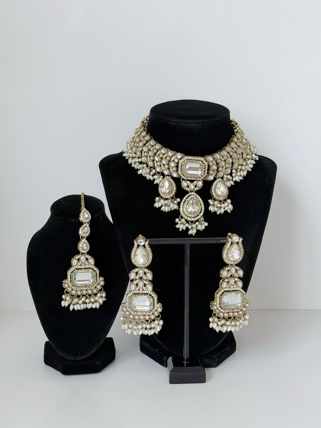 Bollywood Gauri Kundan Necklace Set with Earrings and Mangtika