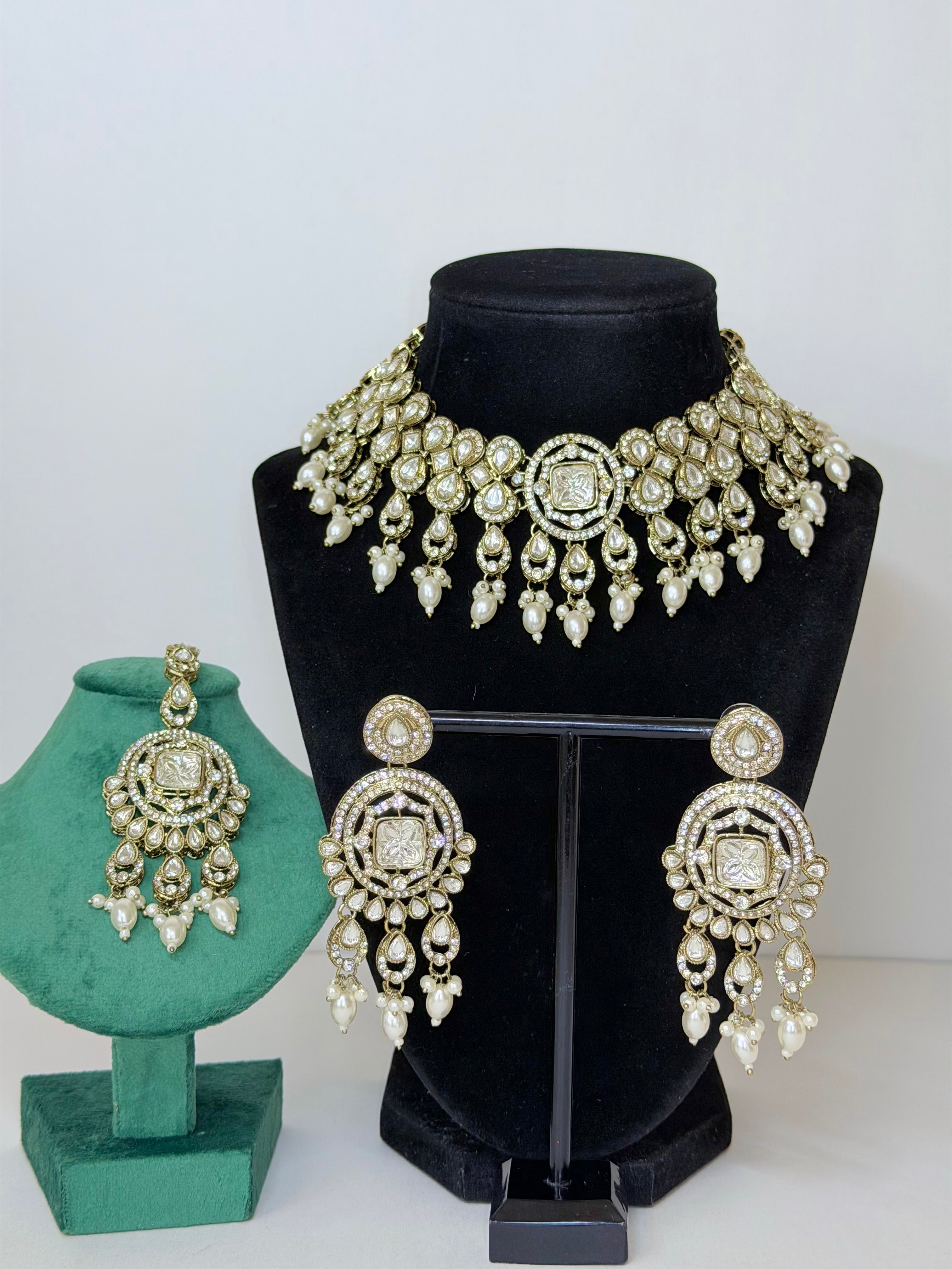 Bollywood Suhani Kundan Necklace Set with Earrings and Mangtika
