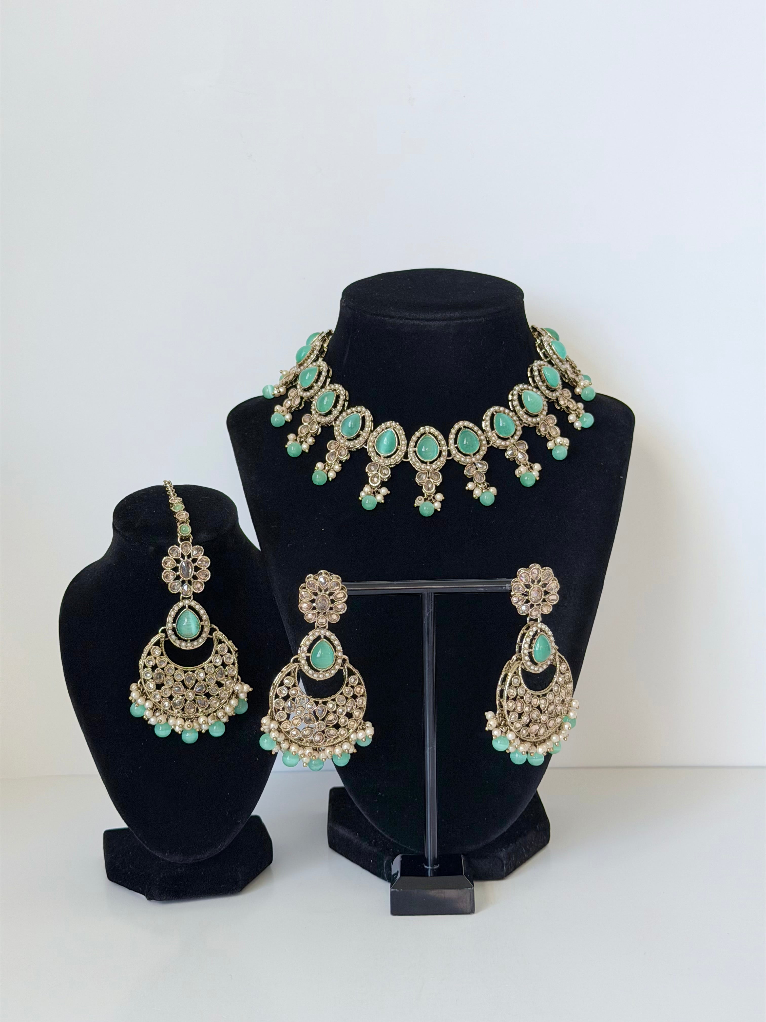 Bollywood Pihu Necklace Set with Earrings and Tikka