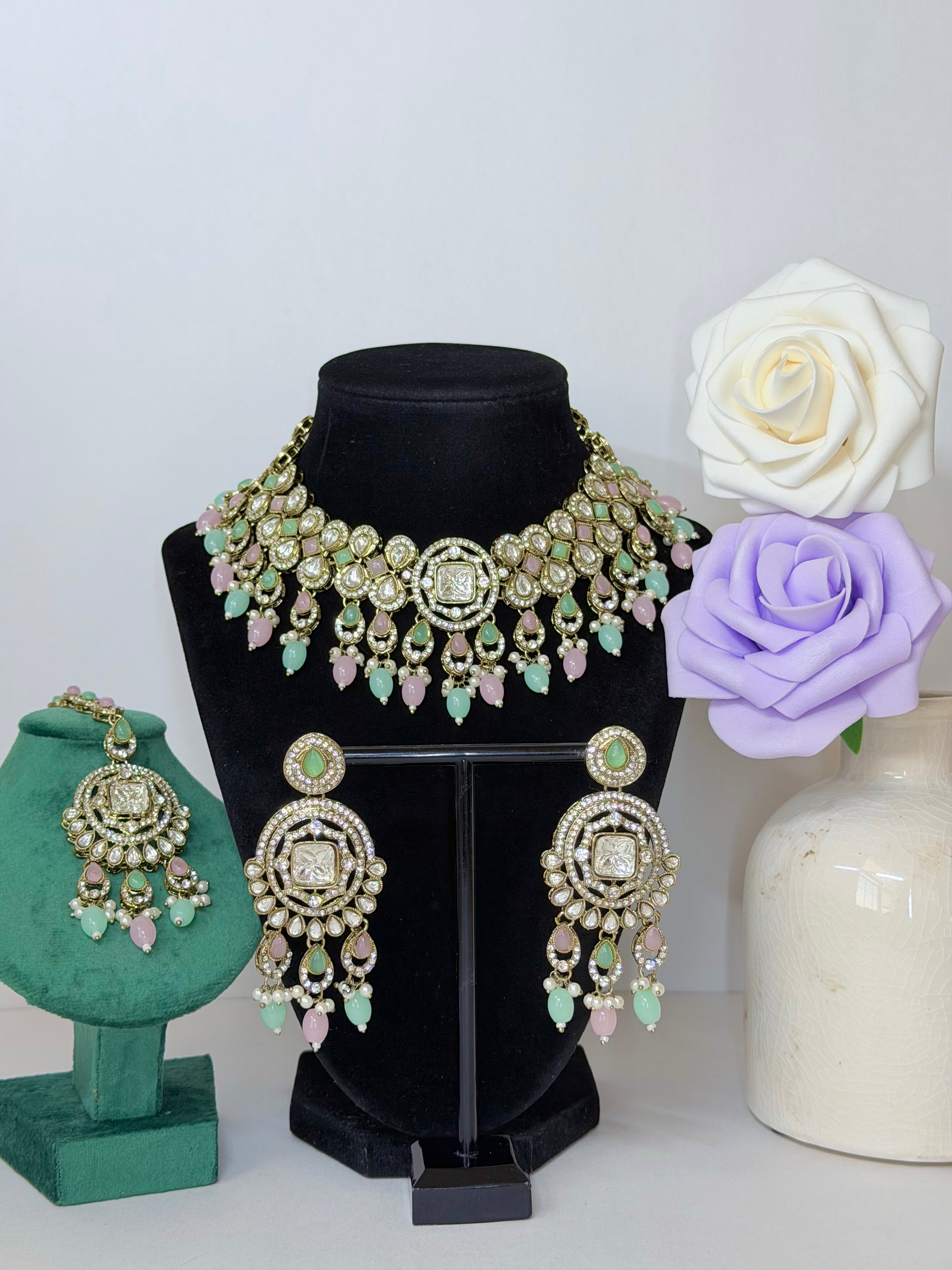Bollywood Suhani Kundan Necklace Set with Earrings and Mangtika
