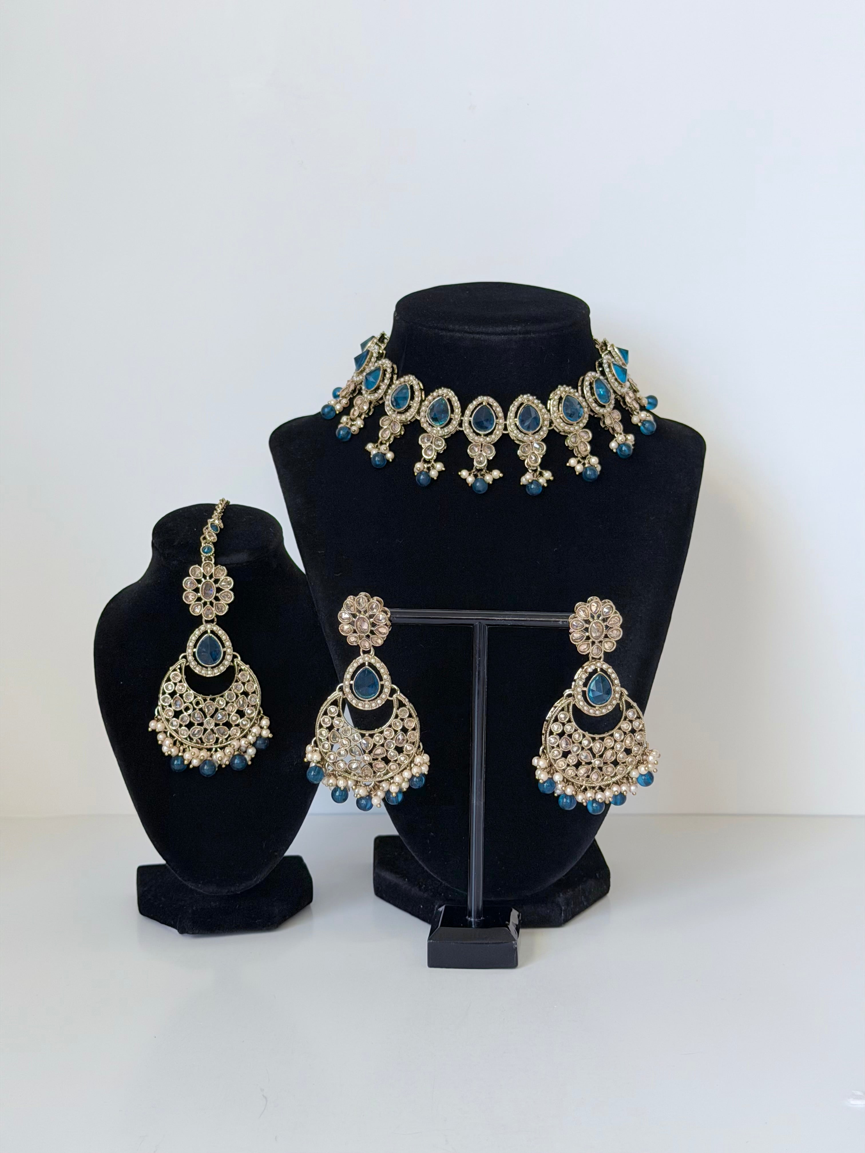 Bollywood Pihu Necklace Set with Earrings and Tikka
