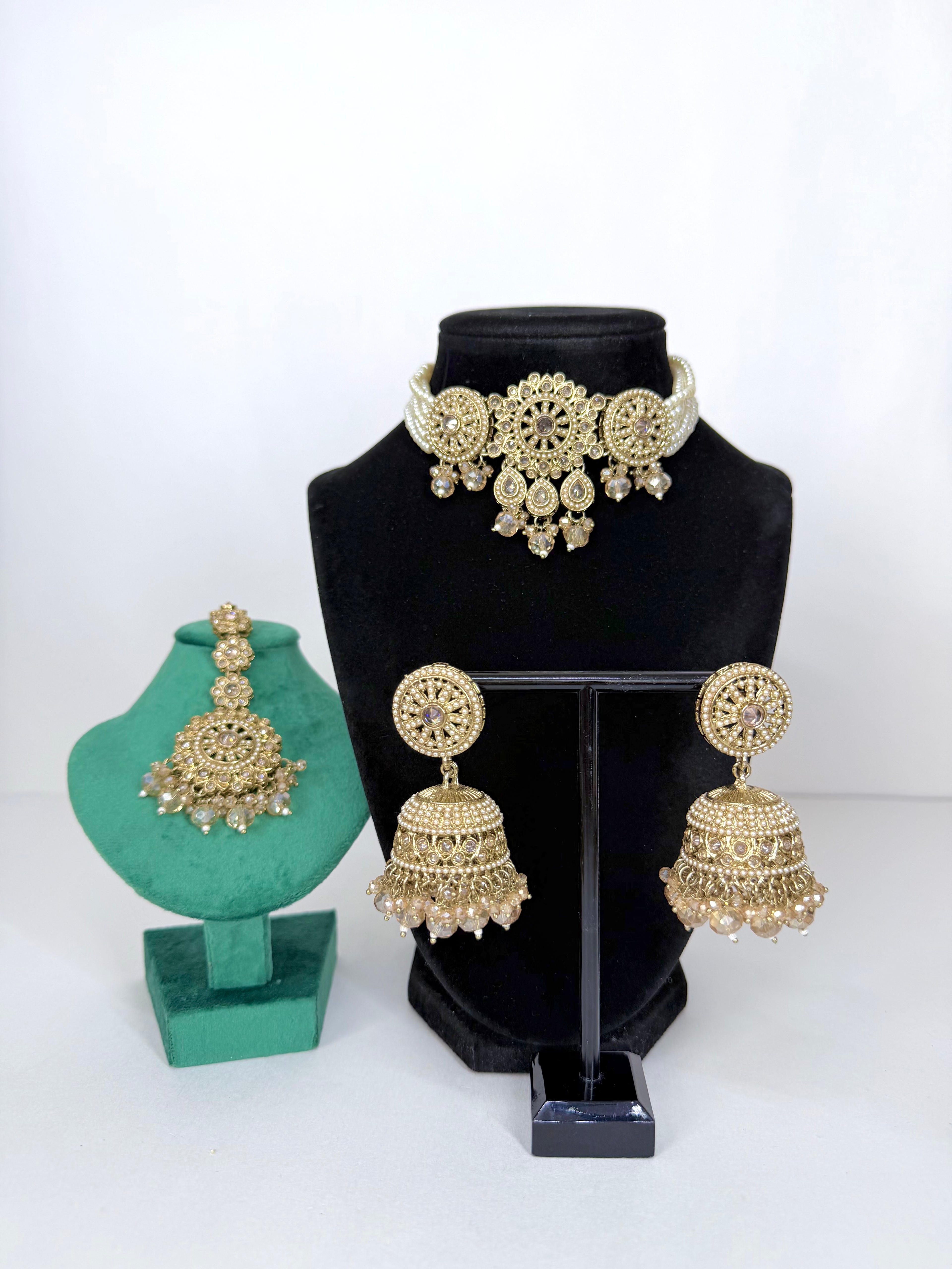 Bollywood Myra Choker Set with Jhumka and Mangtika
