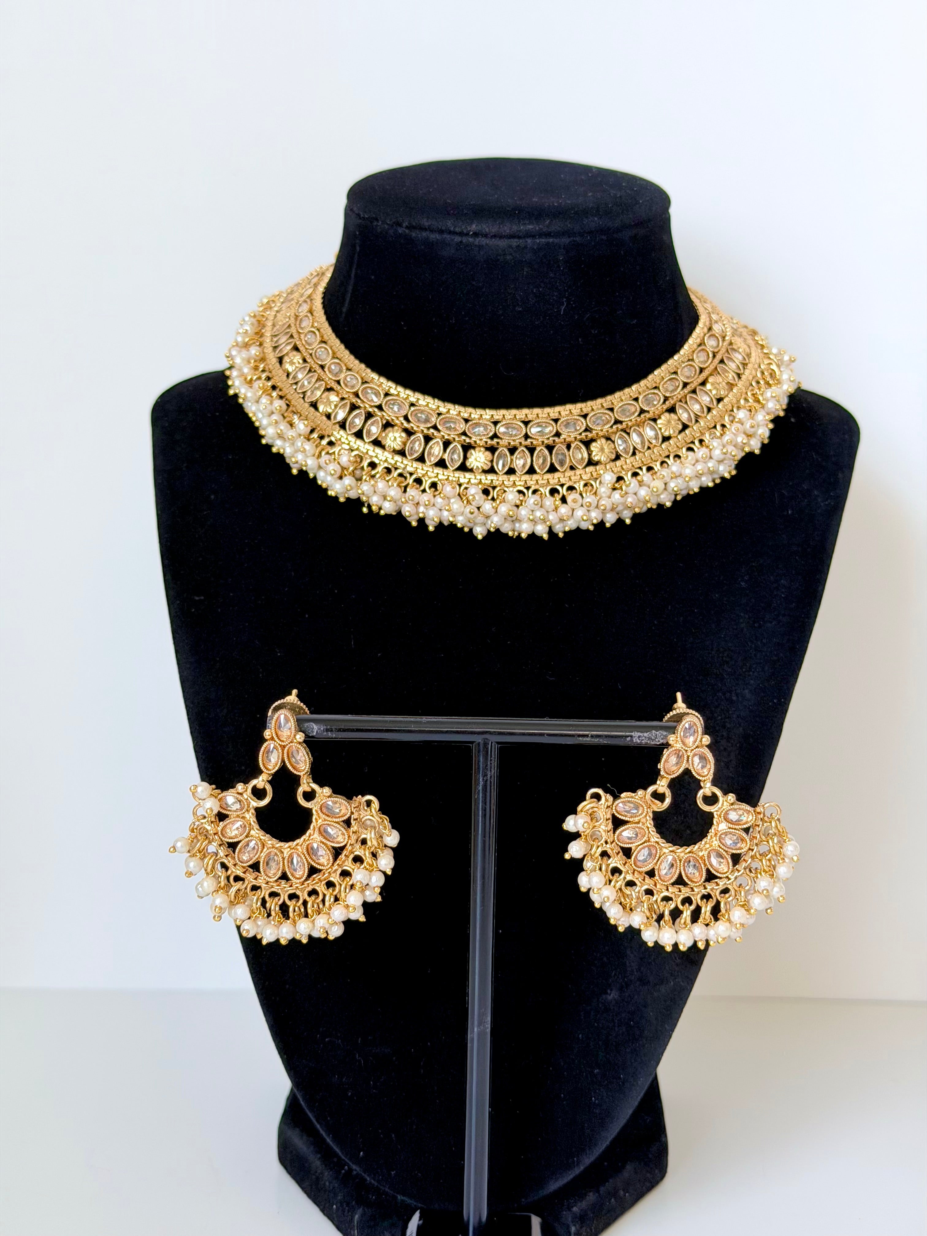 Hema Necklace Set with Earrings with Gold Polish