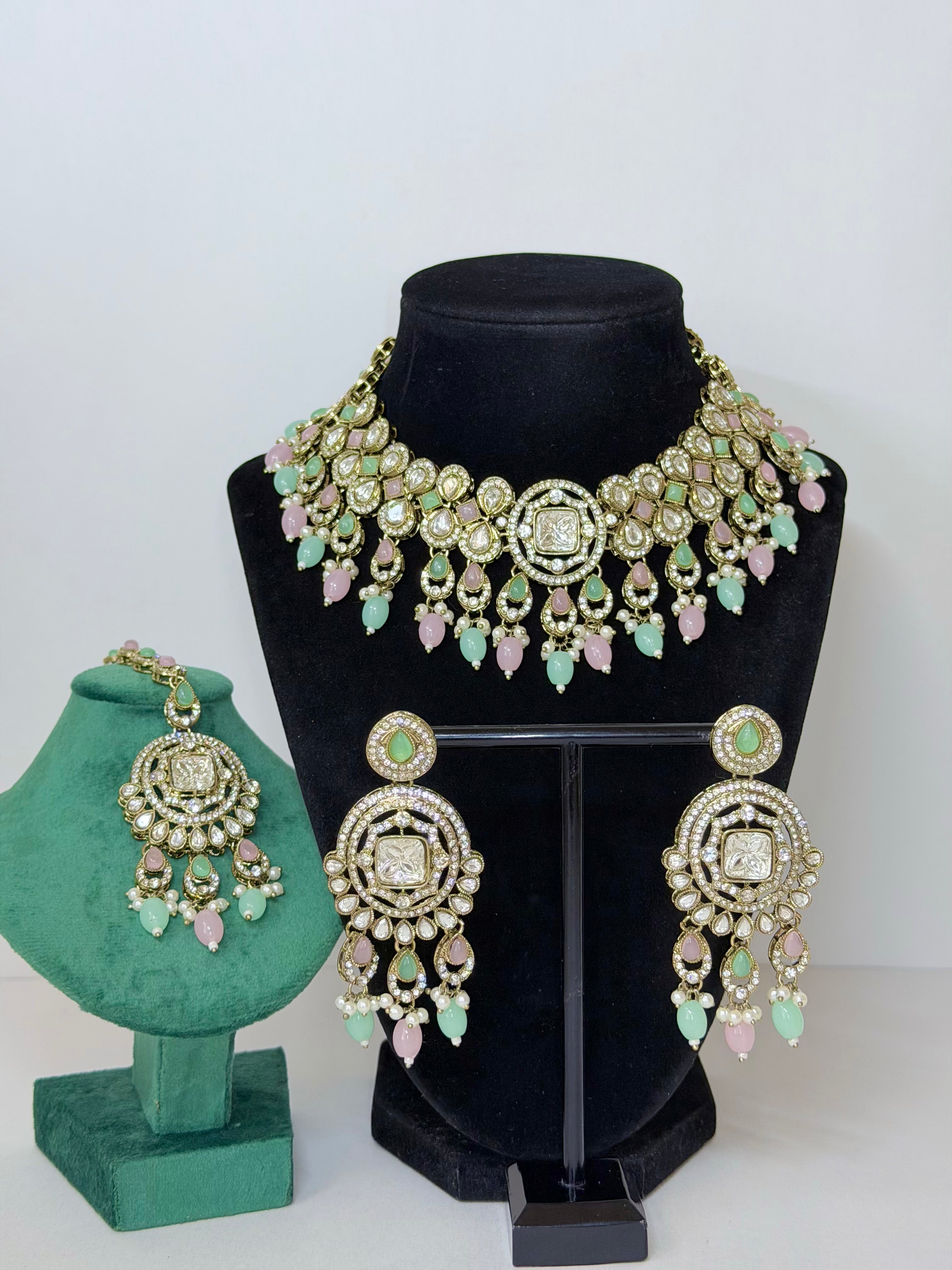 Bollywood Suhani Kundan Necklace Set with Earrings and Mangtika