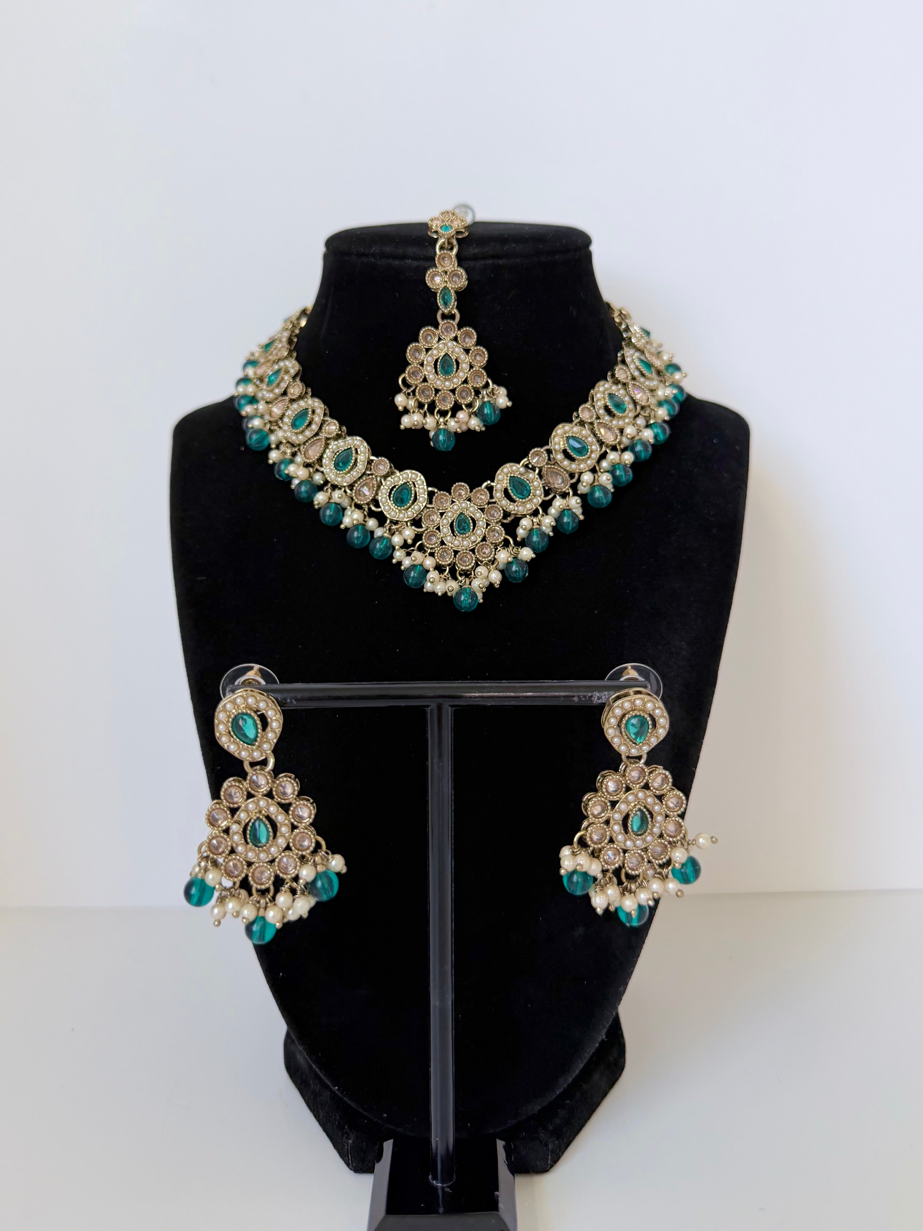 Bollywood Polki Ira Necklace with Earrings and Mangtika
