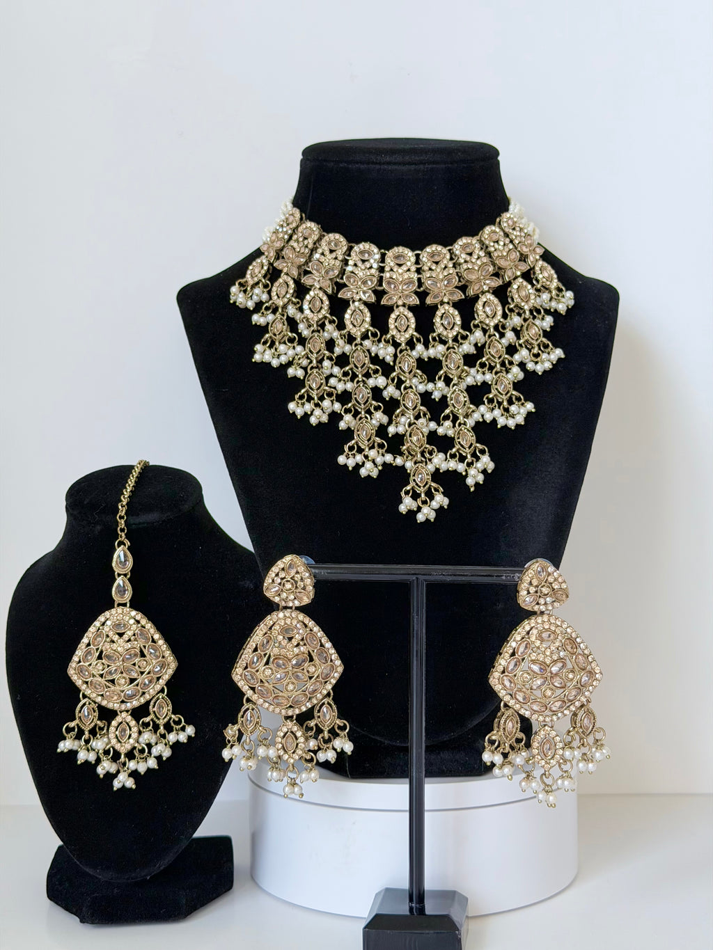 Jhalak Polki Waterfall Necklace set with Earrings and Mangtika