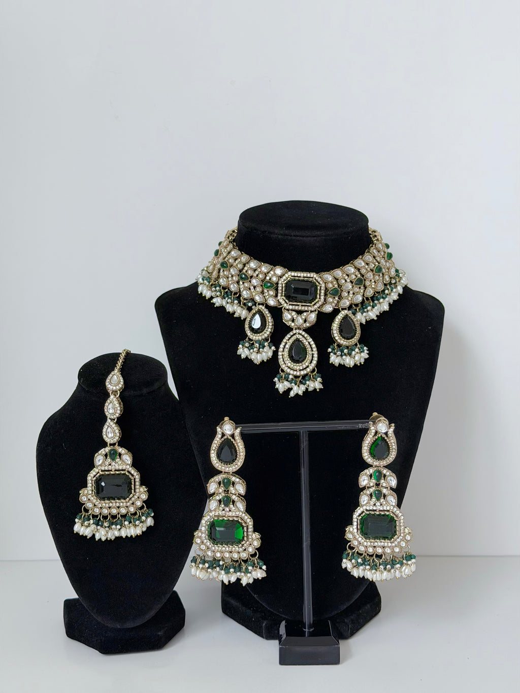 Bollywood Gauri Kundan Necklace Set with Earrings and Mangtika