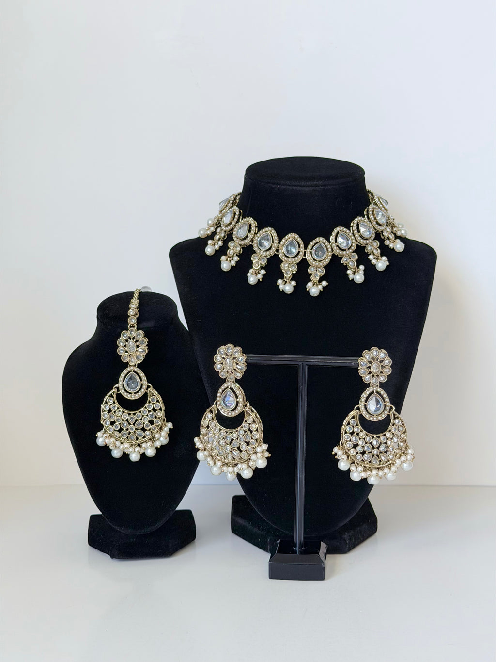 Bollywood Pihu Necklace Set with Earrings and Tikka