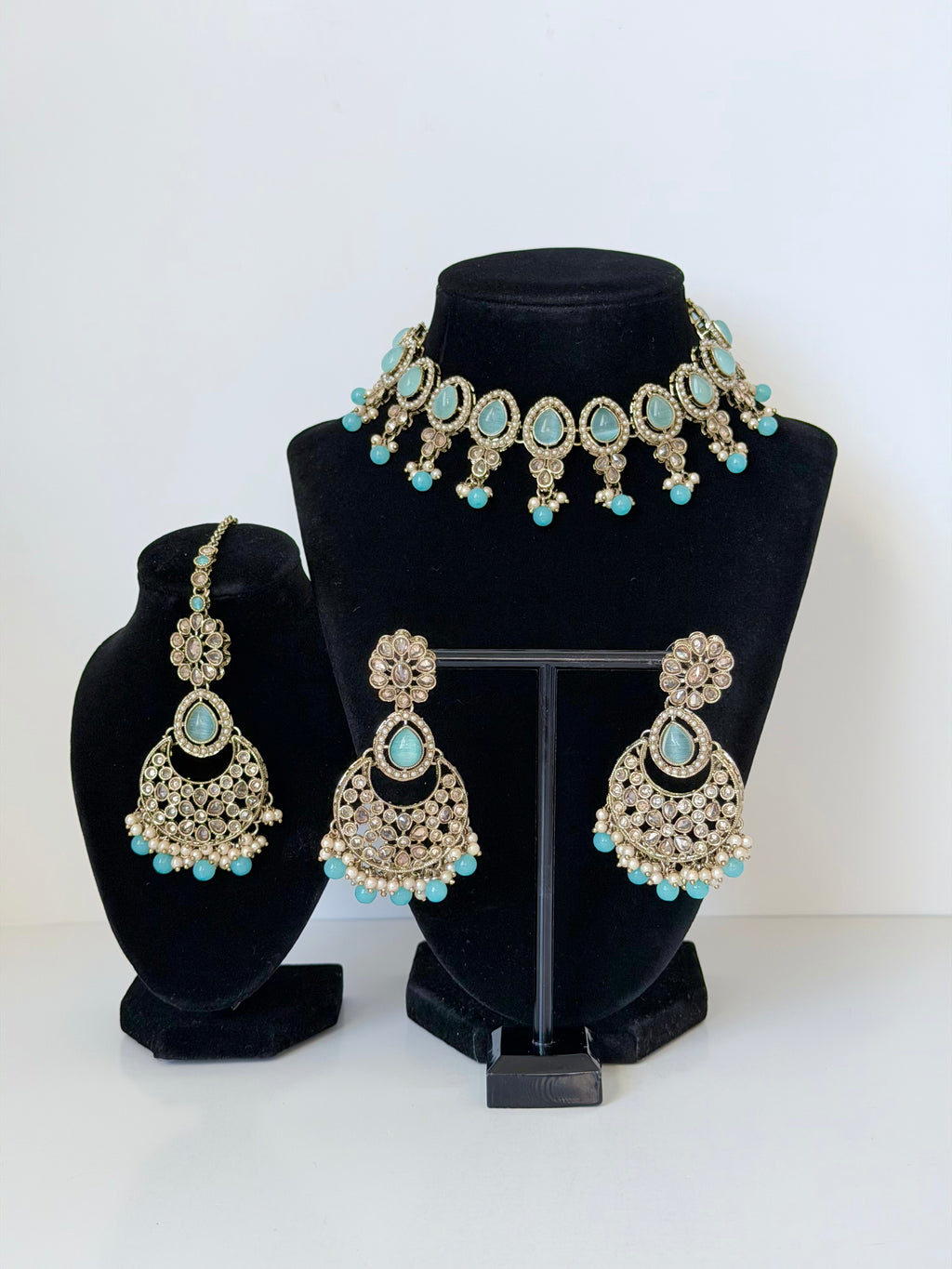Bollywood Pihu Necklace Set with Earrings and Tikka