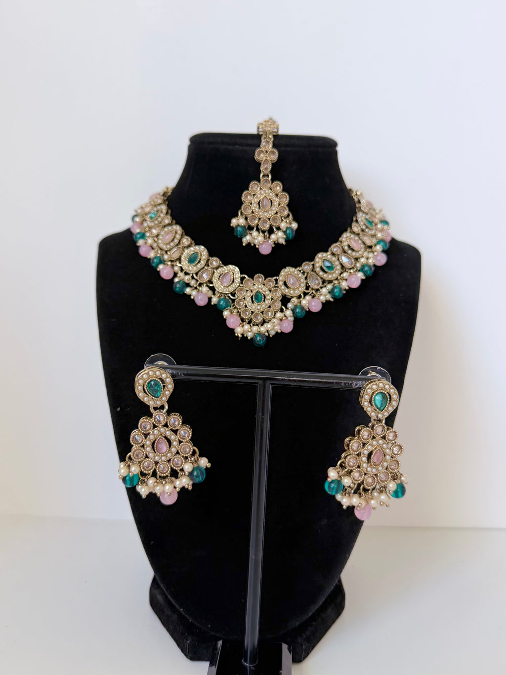Bollywood Polki Ira Necklace with Earrings and Mangtika
