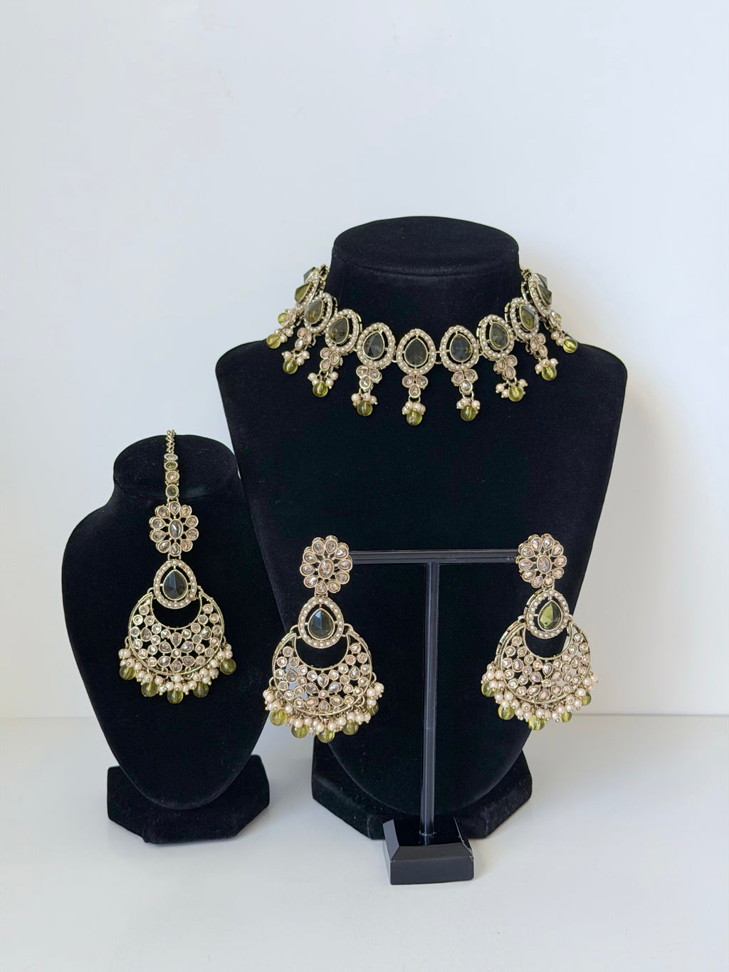 Bollywood Pihu Necklace Set with Earrings and Tikka